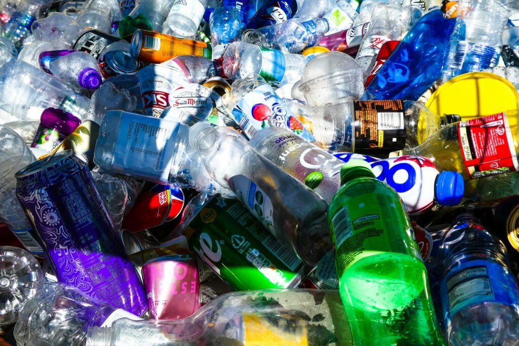 où se méfier des microplastiques dans l'alimentation : emballages, eau en bouteille et aliments